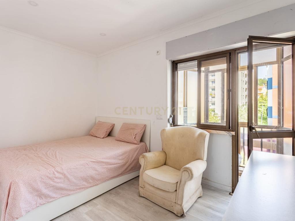 Apartamento T3 na Ramada com 92 m² e vista incrível para Lisboa - Image 11