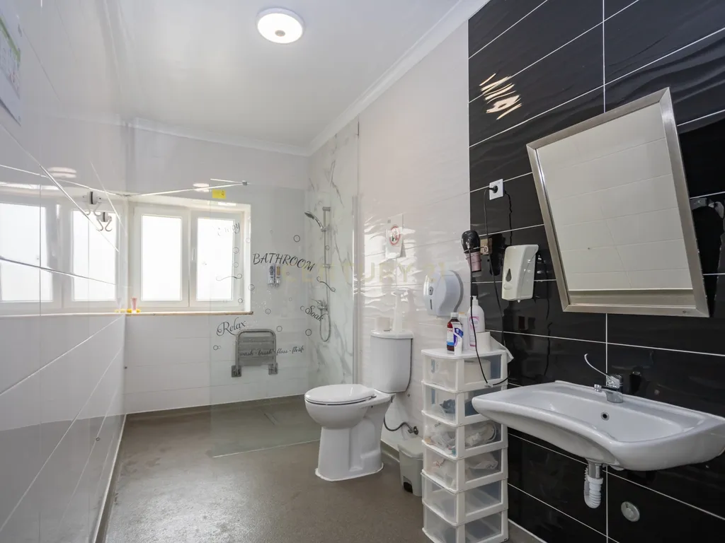 Fantástica Moradia Versátil com Piscina e Jardim, junto a serra da Arrábida – Setúbal - Image 60