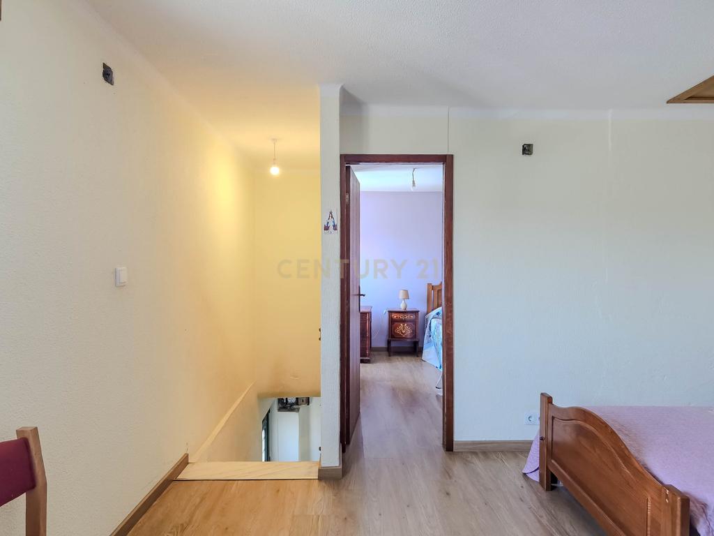 Moradia T2 com 70 m² localizada em Foz Côa, no Largo do Rossio, em pleno Alto Douro Vinhateiro. - Image 7