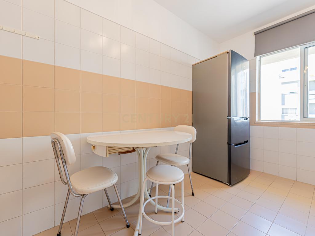Apartamento T2 Remodelado Monte da Caparica - Image 12