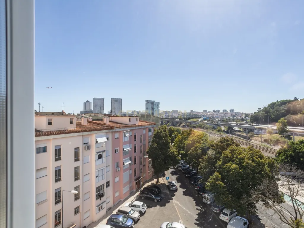Apartamento T3 Remodelado em São Domingos de Benfica | 2 WC - Image 6