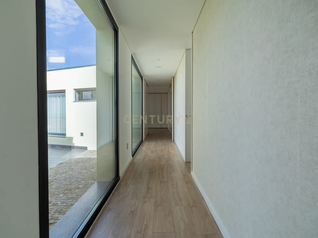 Moradia T3 Térrea com Piscina em Mesão Frio - Guimarães - Image 9