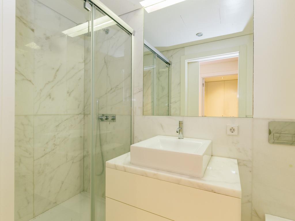 Excelente apartamento T2 em Avenidas Novas, Lisboa - Image 14