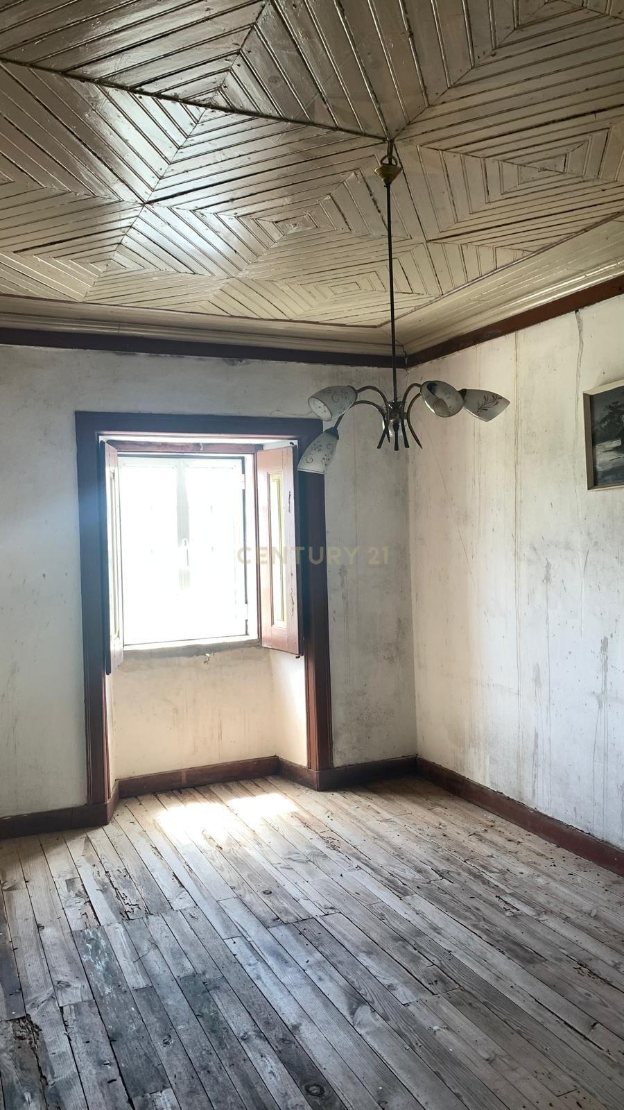 Fotografia 9 de Espaçosa Moradia em Villas Ruivas com Garagem