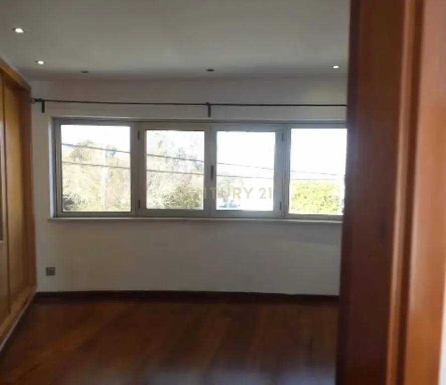 Casa T5 em Sesimbra, Setúbal com Piscina e Jardim Privado - Image 10