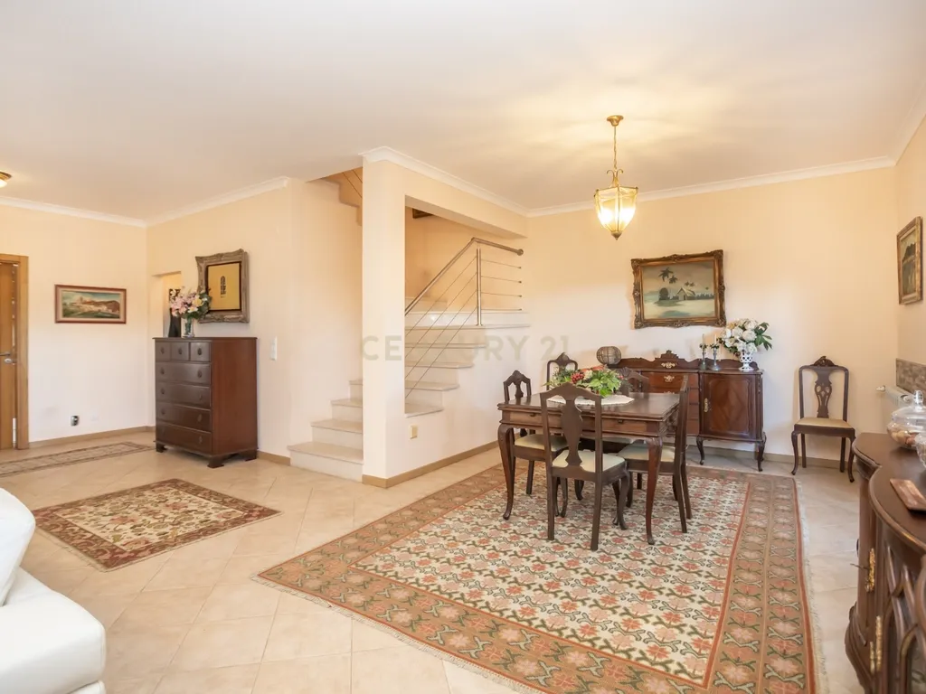 Moradia T4 em Setúbal | Conforto, Espaço e Privacidade - Image 19