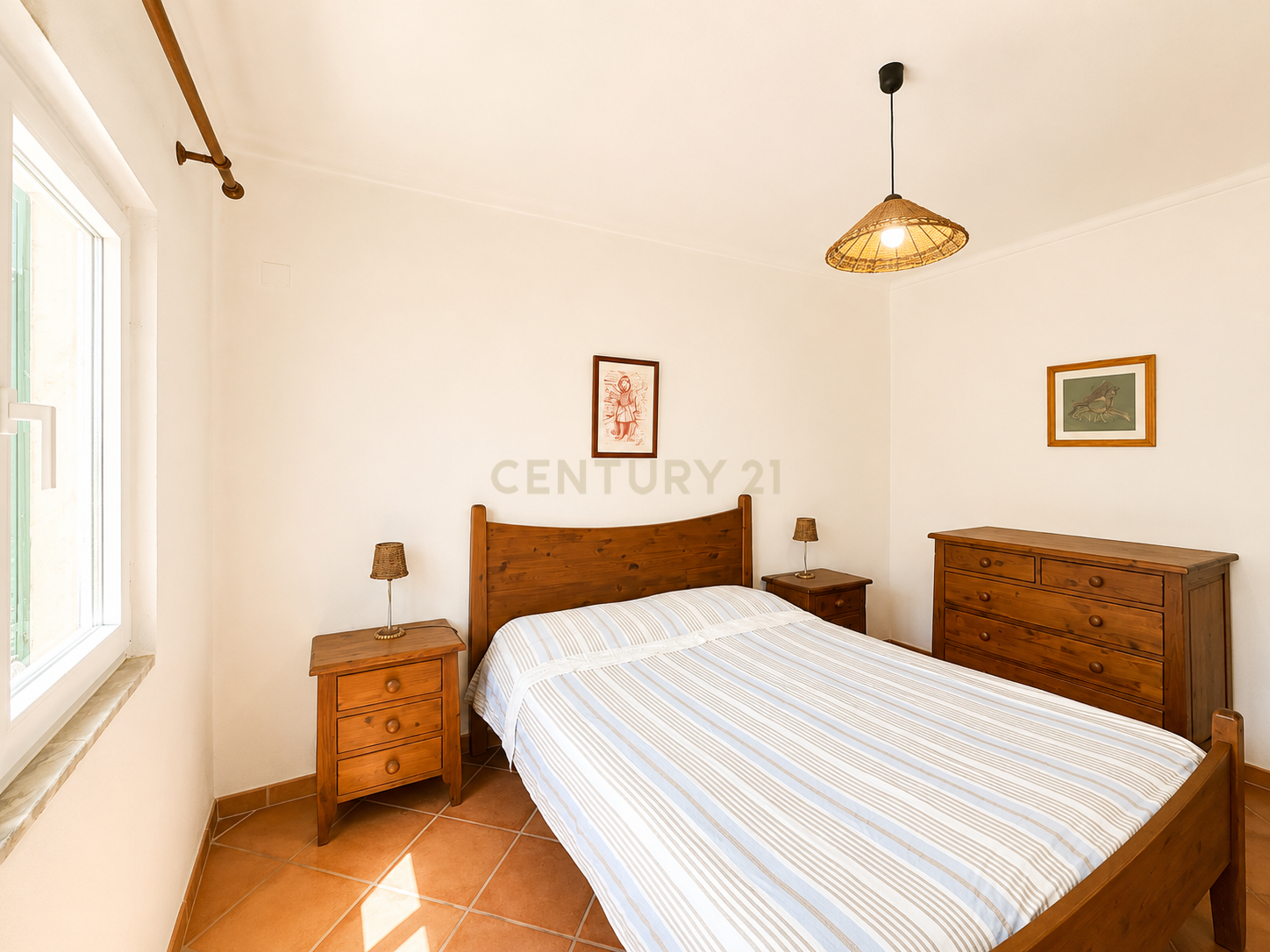 Fotografia 7 de Moradia isolada  T2+2 no centro da Quinta do conde - Excelente oportunidade de negócio.