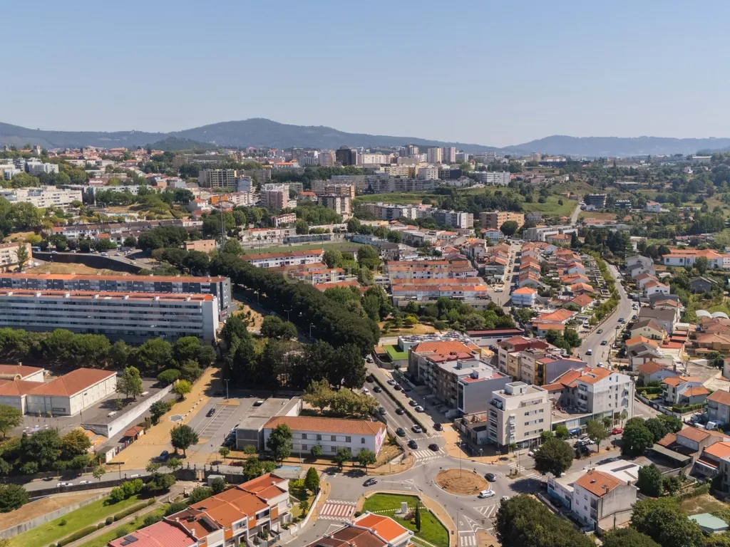 T1 Novo com Varanda e Churrasqueira | Real, Braga - Image 4