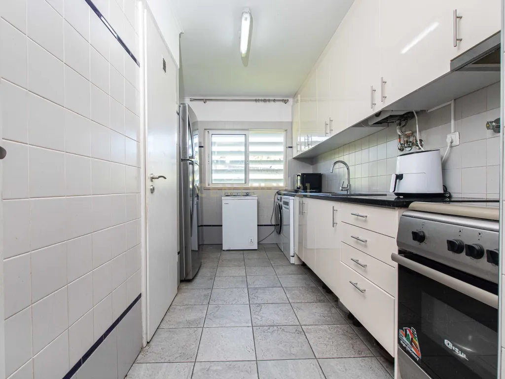 Apartamento T4 em Santa Clara - Lisboa - Image 8