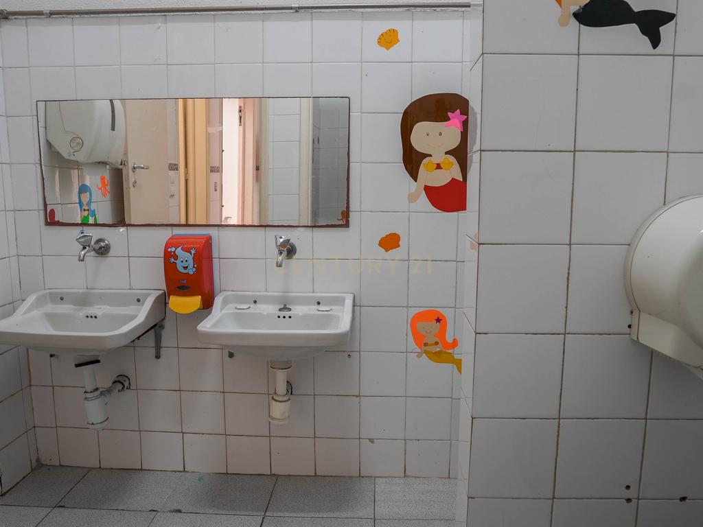  Espaço Versátil com Localização Privilegiada - Image 9
