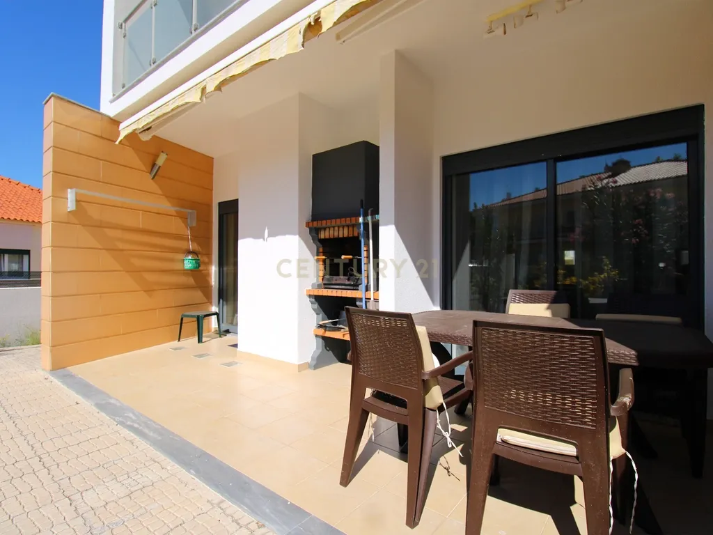 Moradia Contemporânea V3+1 Seixal - Image 8