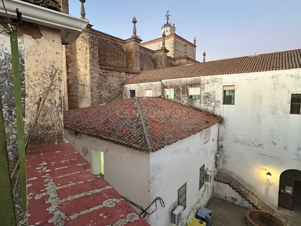 Edifício exclusivo com grande potencial numa das melhores zonas de Trujillo - Image 105