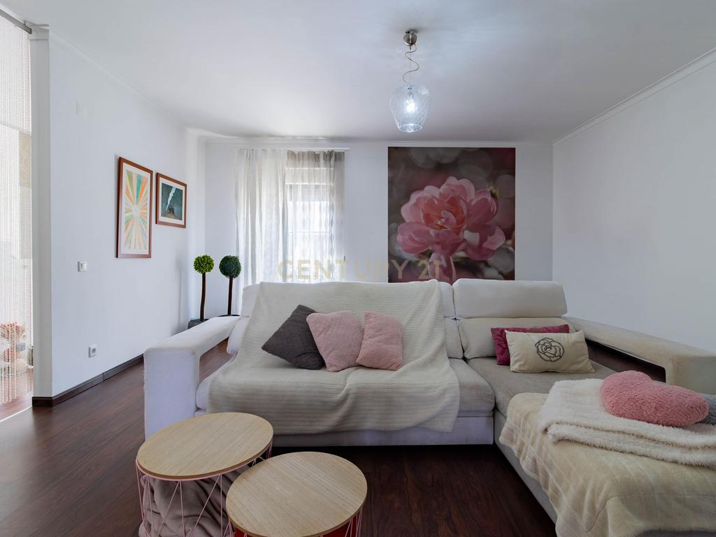 Moradia T3 com Jardim, Garagem e Cave em Embra, Marinha Grande - Image 6