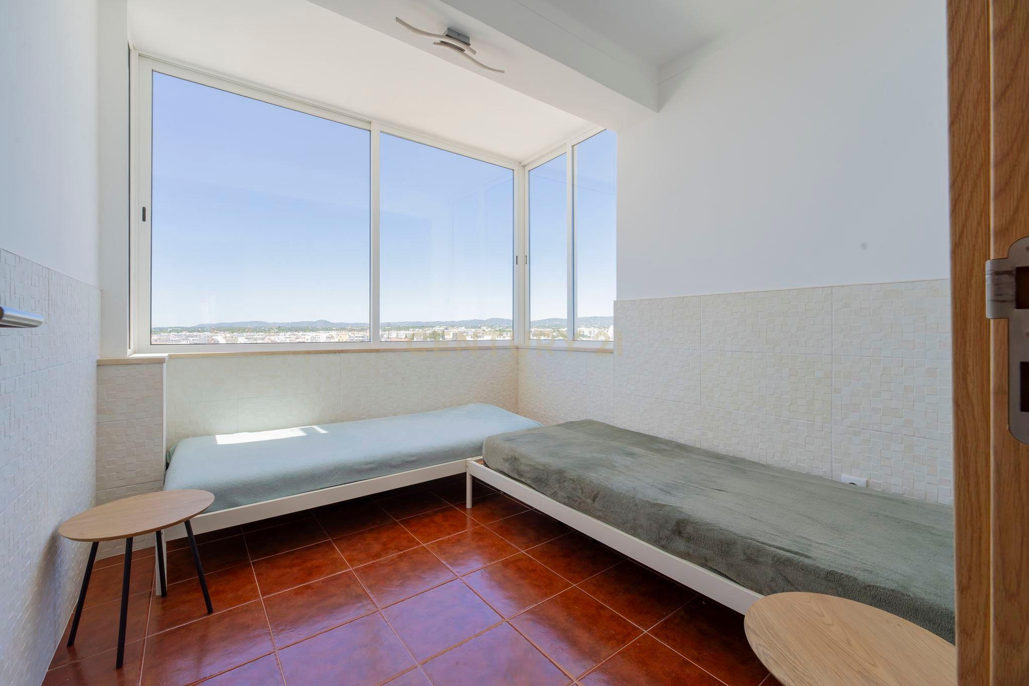 Fotografia 12 de Apartamento T2 com Vista Mar e Serra, na Baixa de Olhão