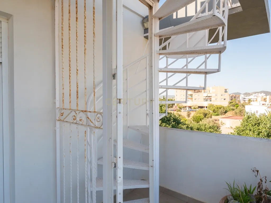 Luxuosa Moradia em Ibiza com Vista Mar e Piscina Privada - Image 33