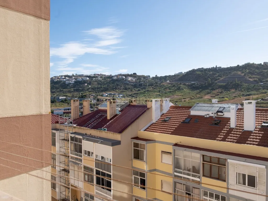 Apartamento na Póvoa de Santo Adrião | Ideal para Habitação Própria ou Investimento - Image 9