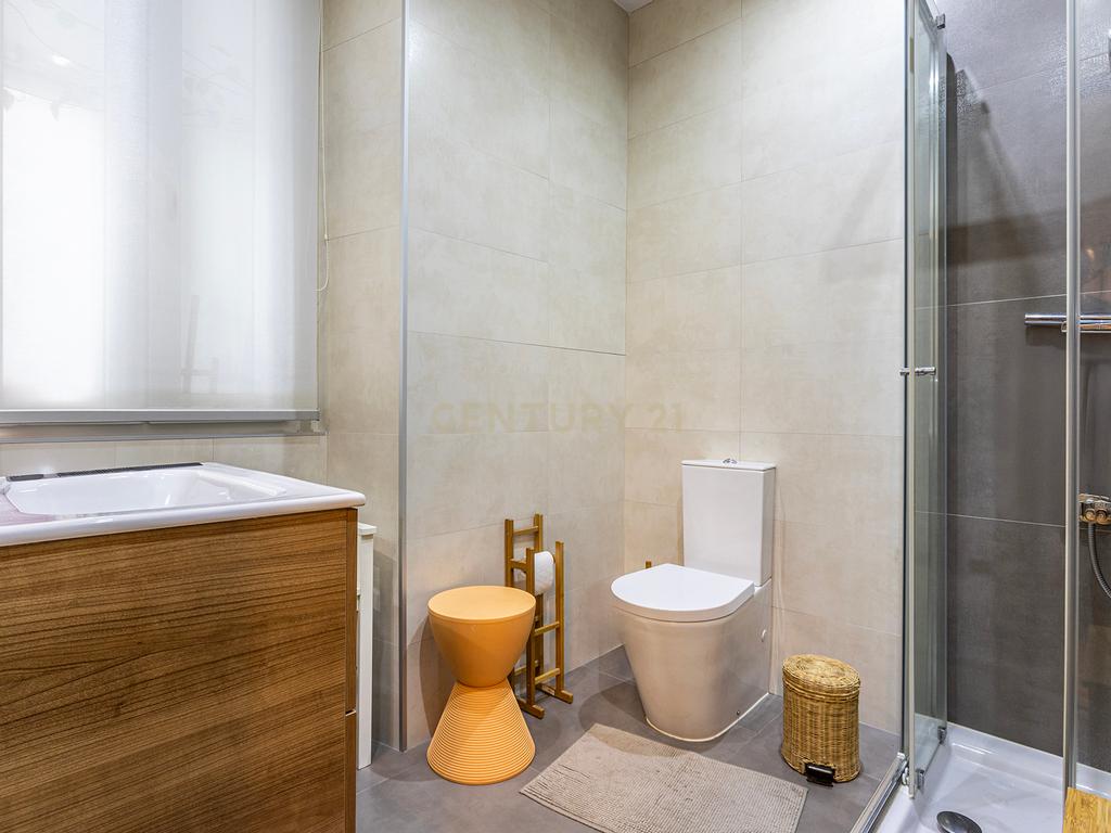 Apartamento T4 Duplex Renovado em Arroios, Lisboa - Image 21