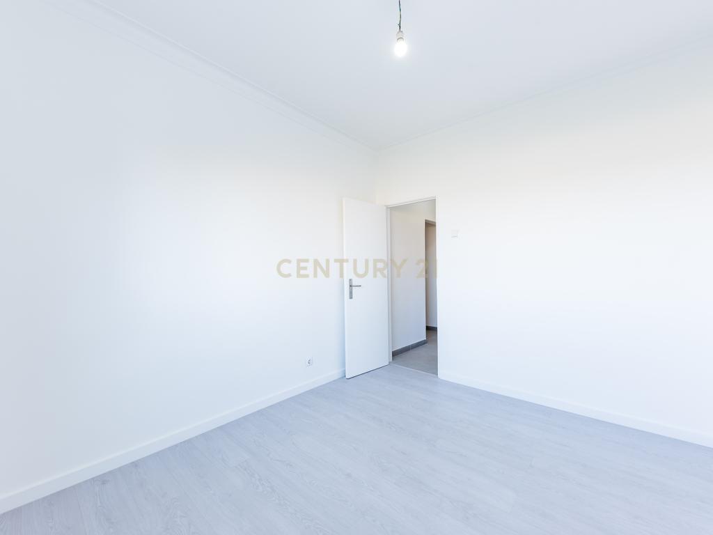 T3 Renovado na Póvoa de Santa Iria - Image 5