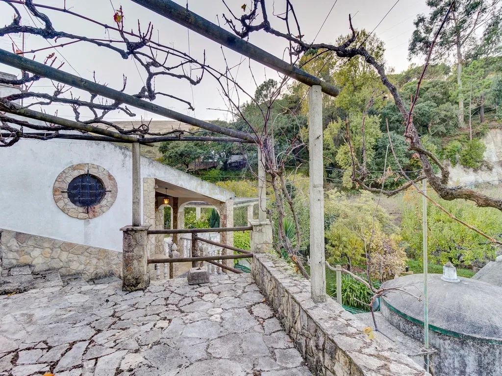 Quinta Rústica em Bucelas, com terreno de 4500m2 - Image 1