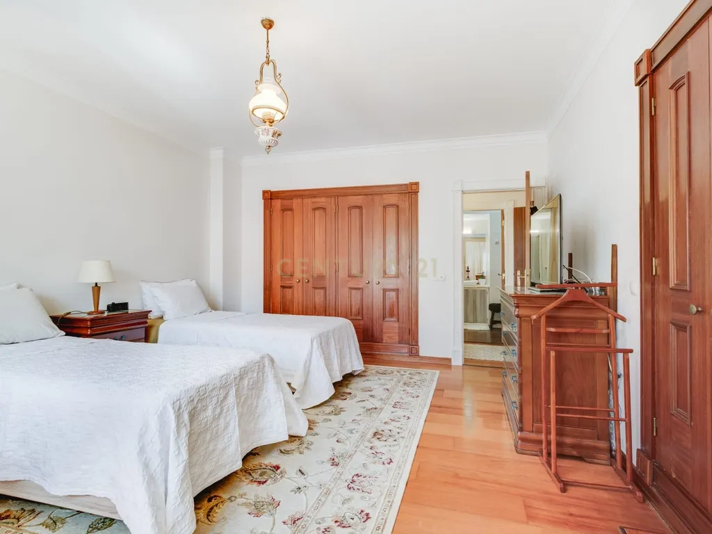 Apartamento T4 no Centro de Alverca do Ribatejo - Image 8