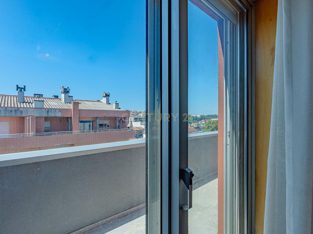 Apartamento T2 com terraço panorâmico – Rio Tinto - Image 23