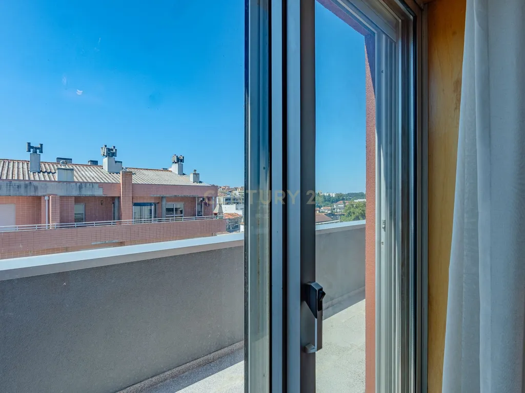 Apartamento T2 com terraço panorâmico – Rio Tinto - Image 23
