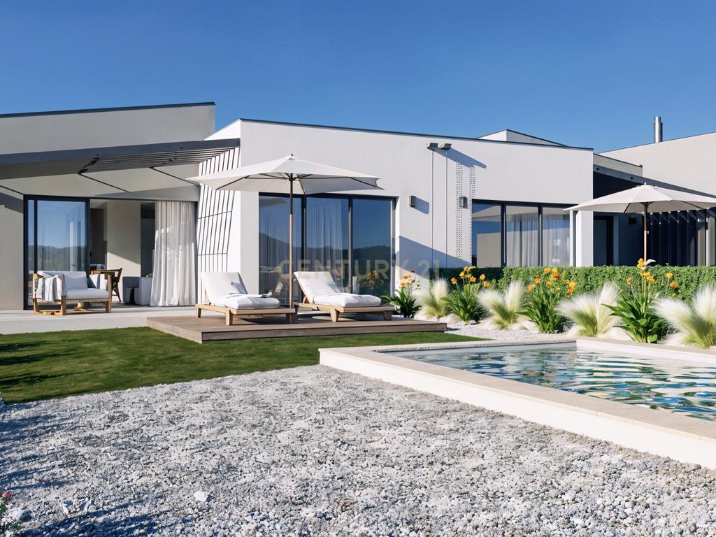 Nova Construção com Cozinha em Plano Aberto e Piscina Privativa - Image 3