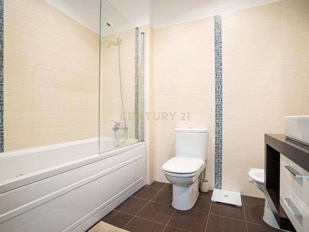 Apartamento T2 Duplex com Varandas em Campolide - Rua Marques da Fronteira - Image 30