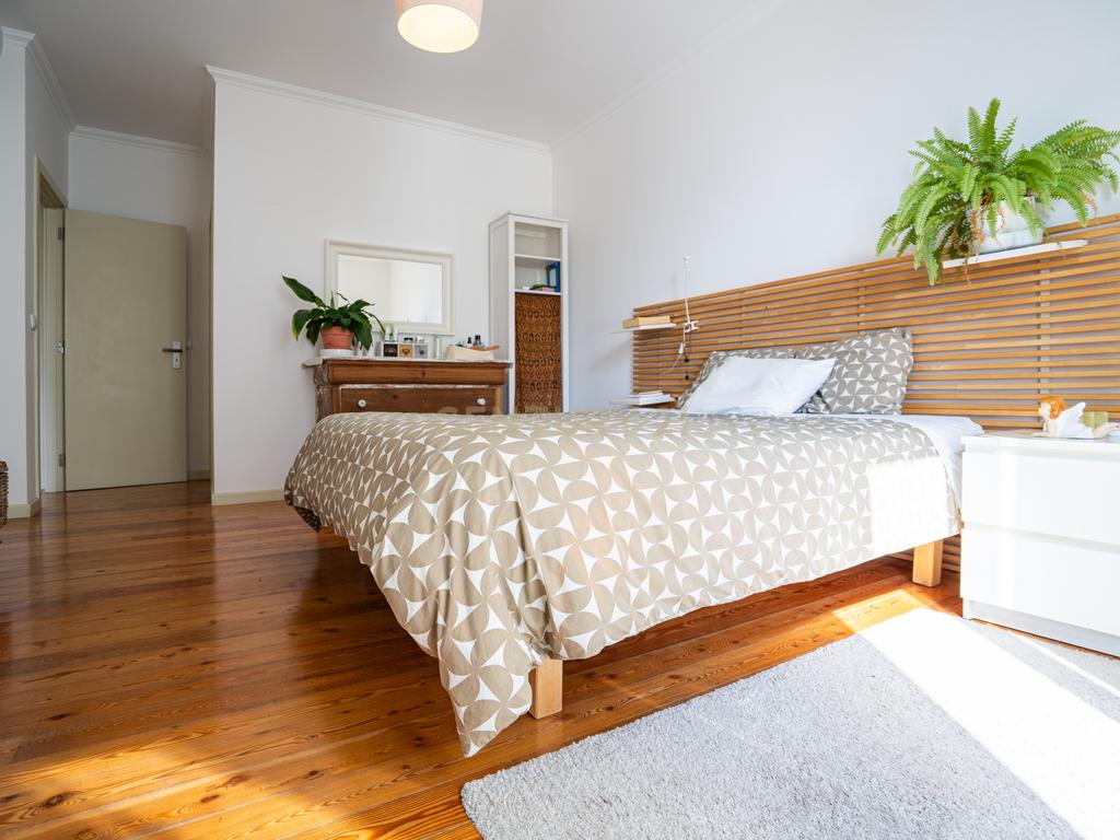 Apartamento T2 Duplex com Varandas em Campolide - Rua Marques da Fronteira - Image 26