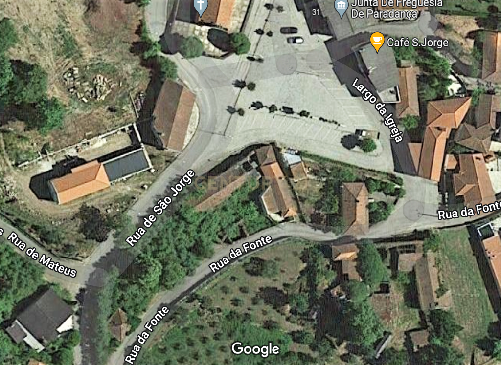 Moradia com 136 m2 e quinteiro de 205m2, inserida num terreno com 453 m2 - Image 30