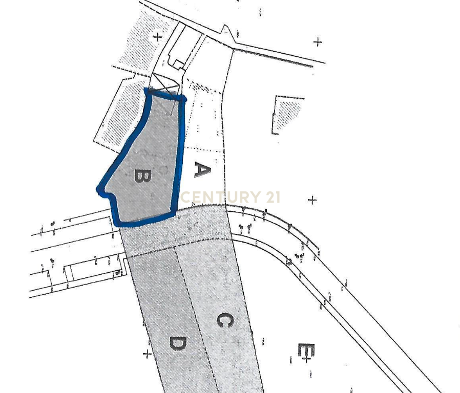 Moradia com três quartos, para recuperar em Estarreja. Com possibilidade de construção em altura. - Image 10