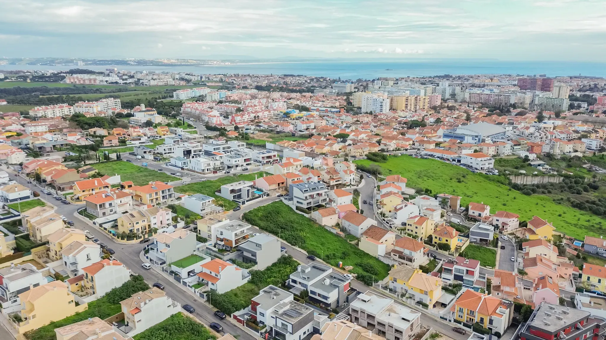 FANTASTICA MORADIA T4 EM CARCAVELOS ,PISCINA,JARDIM BOAS AREAS,LOCALIZAÇÃO PRIVILEGIADA,E OTIMA EXPOSIÇÃO SOLAR! - Image 53