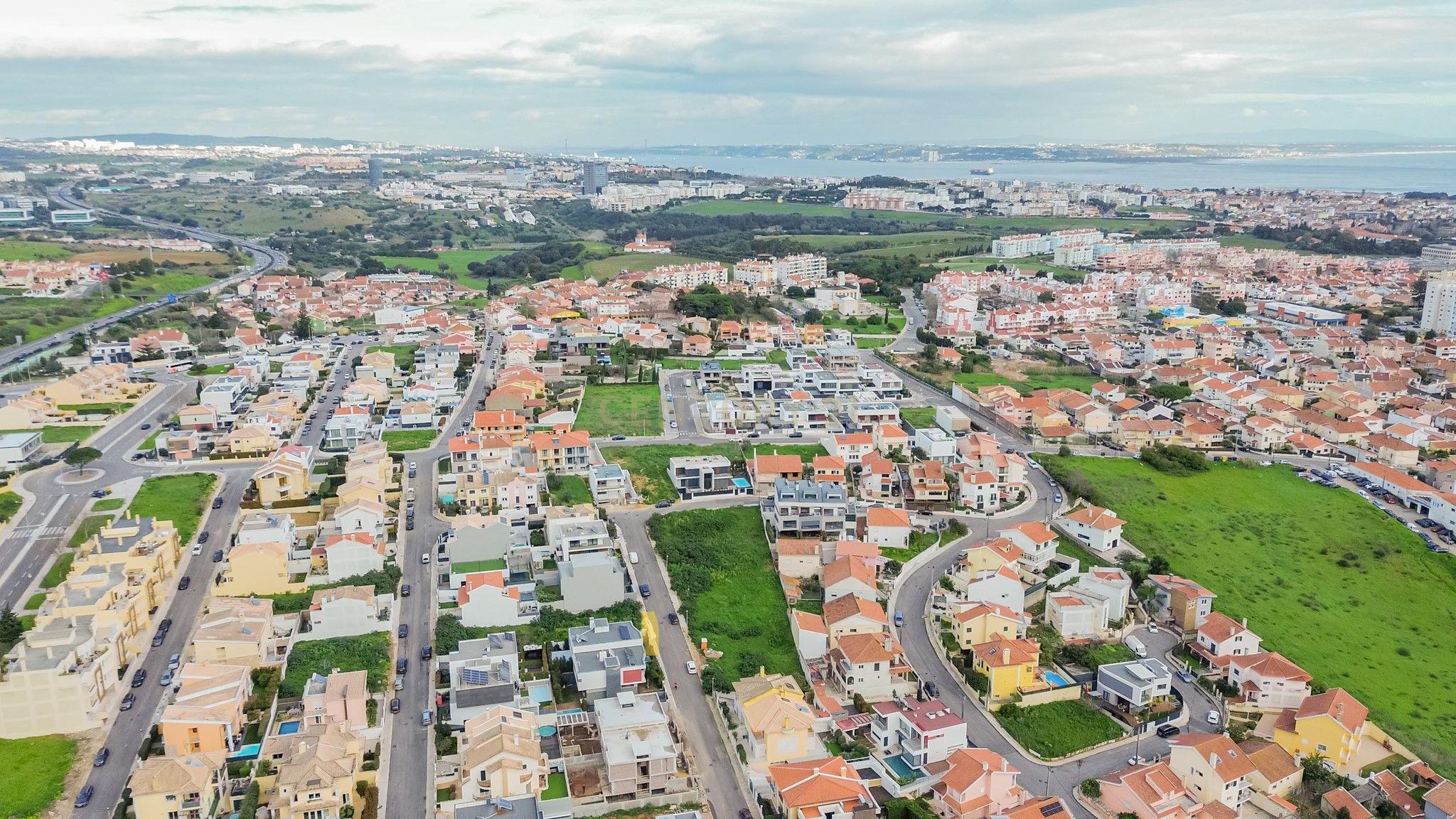 FANTASTICA MORADIA T4 EM CARCAVELOS ,PISCINA,JARDIM BOAS AREAS,LOCALIZAÇÃO PRIVILEGIADA,E OTIMA EXPOSIÇÃO SOLAR! - Image 54