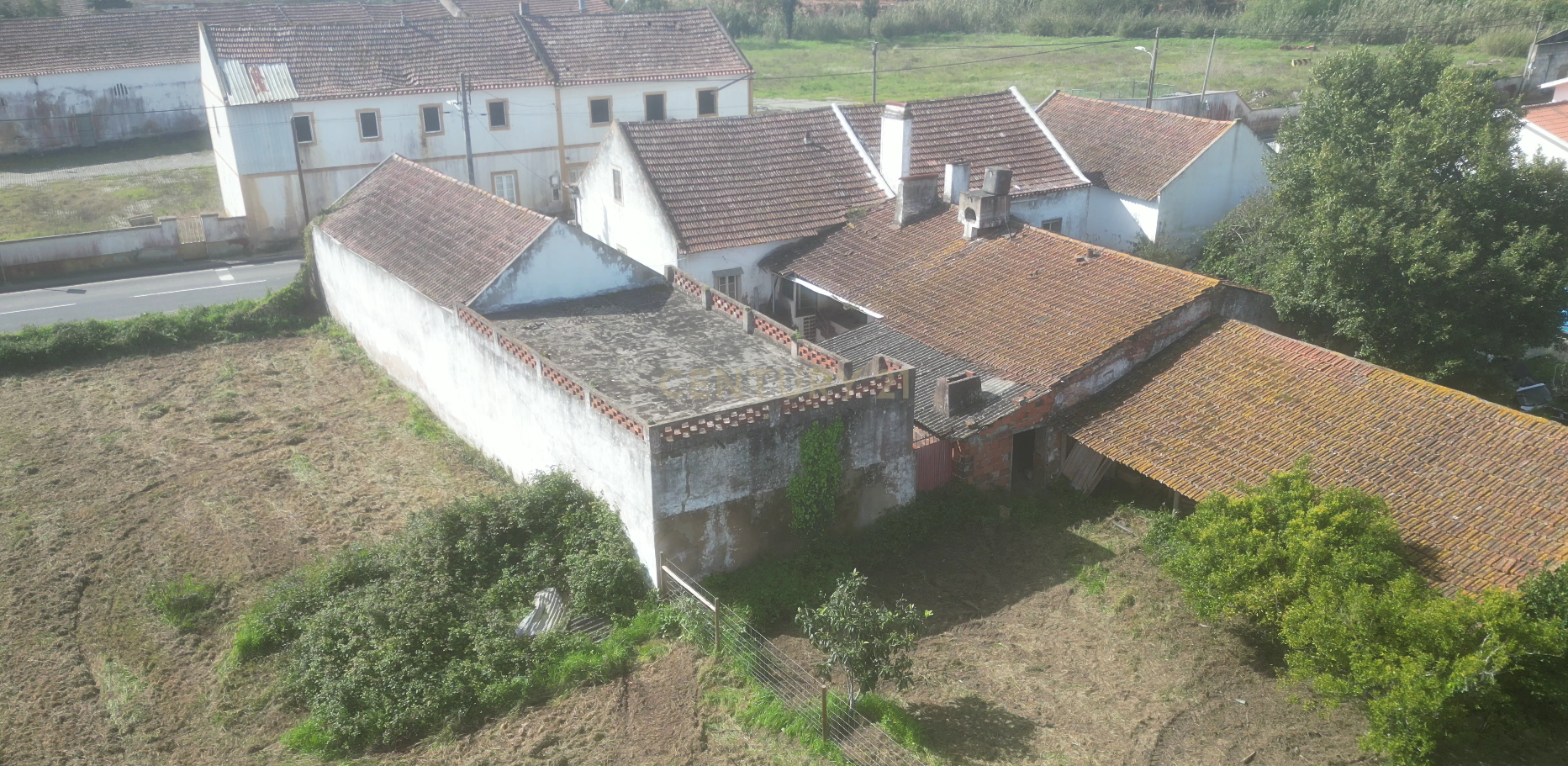 Moradia T3 com Adega e garagens no Vilar - Image 33