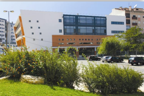 Loja com 187m2 - Centro Domingos Jardo  - Cacém - Image 1