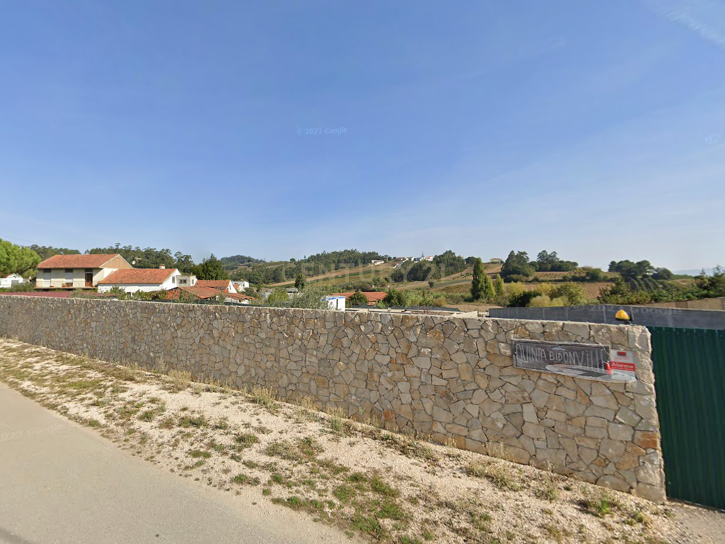 Terreno Urbano em Alcobaça - Localização Privilegiada - Image 1