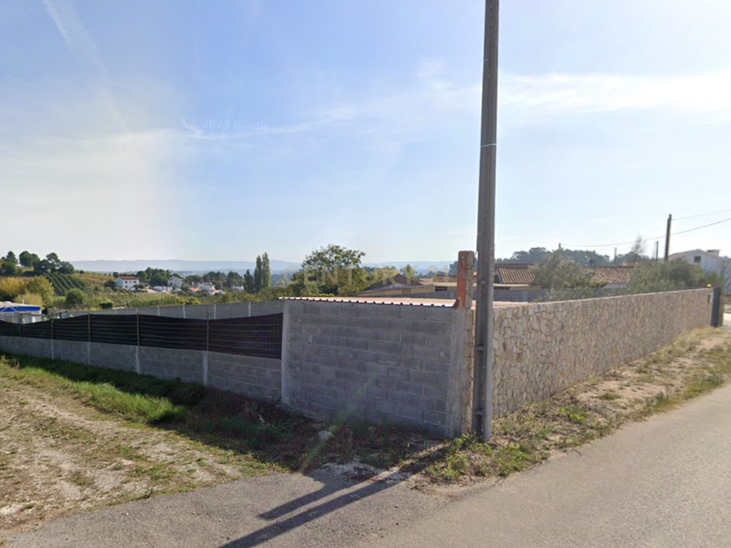 Terreno Urbano em Alcobaça - Localização Privilegiada - Image 2