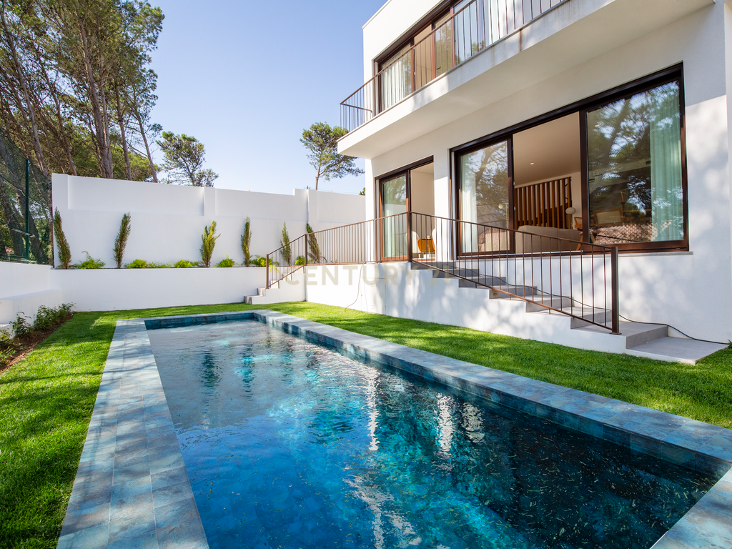 Moradia T3+1 em Murches | Lote 340m² | Piscina | Jardim | Garagem - Image 2
