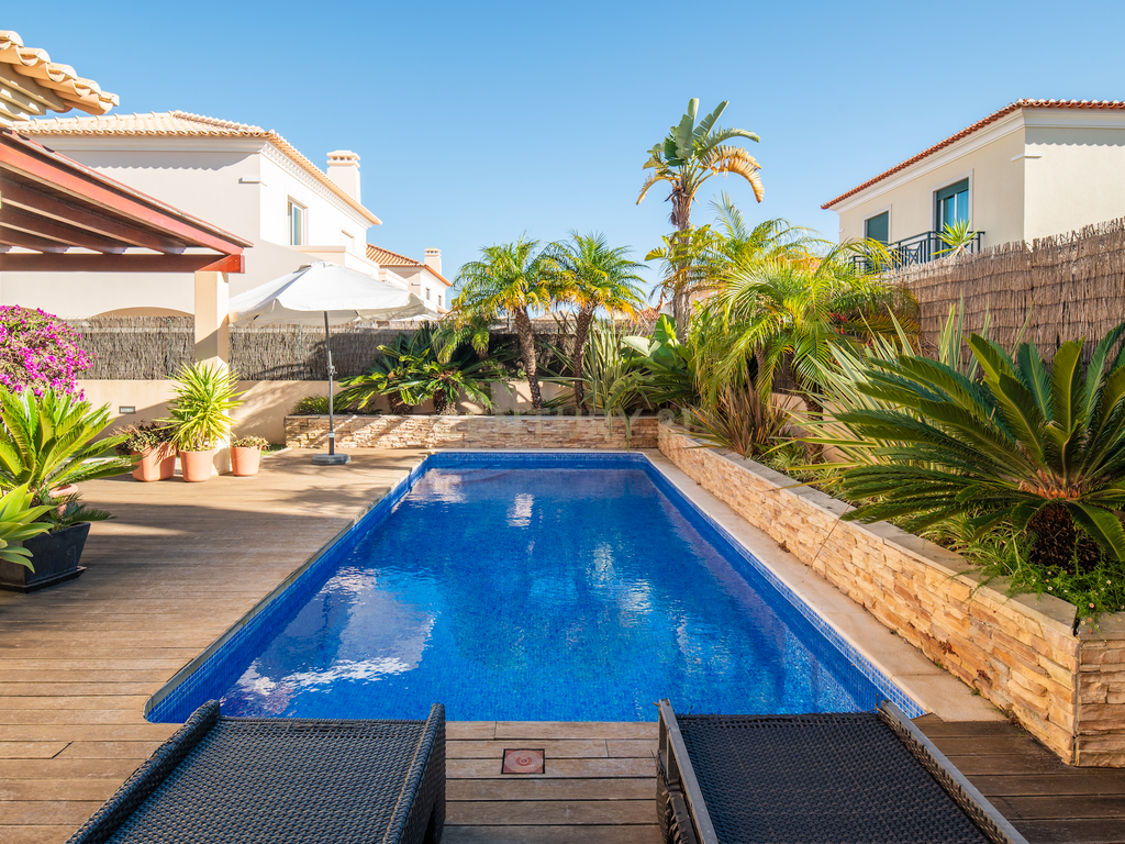 Moradia T4+1 com Piscina Privativa, Churrasqueira e Garagem - Image 2