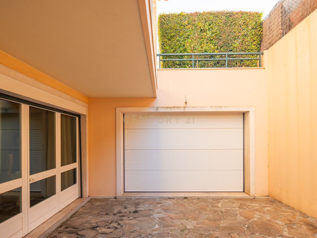 Moradia T4+1 com Piscina Privativa, Churrasqueira e Garagem - Image 41
