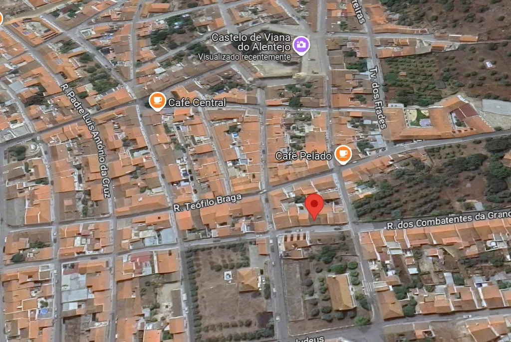 Moradia com quintal para remodelação em Viana do Alentejo - Image 15
