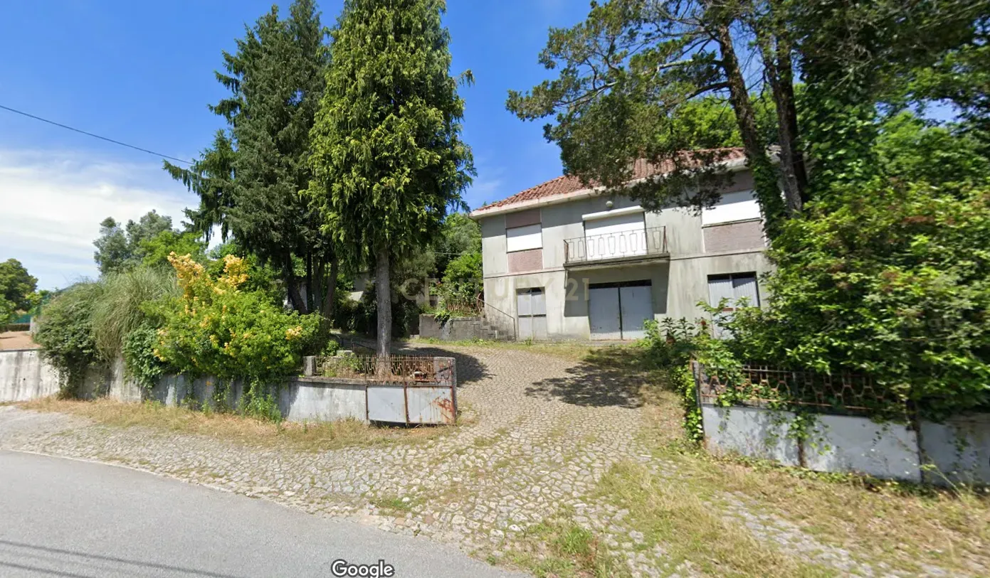 Moradia em Vila Verde/ Braga com 1461 m2 de Terreno e Agua de Poço.. - Image 1
