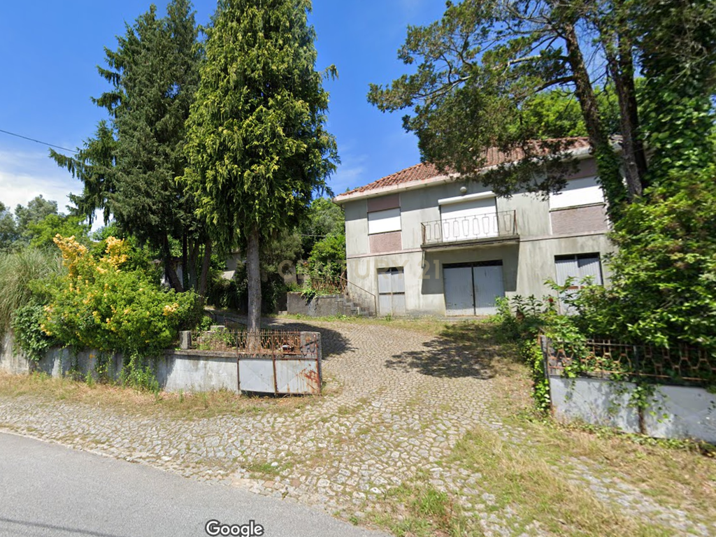 Moradia em Vila Verde/ Braga com 1461 m2 de Terreno e Agua de Poço.. - Image 1