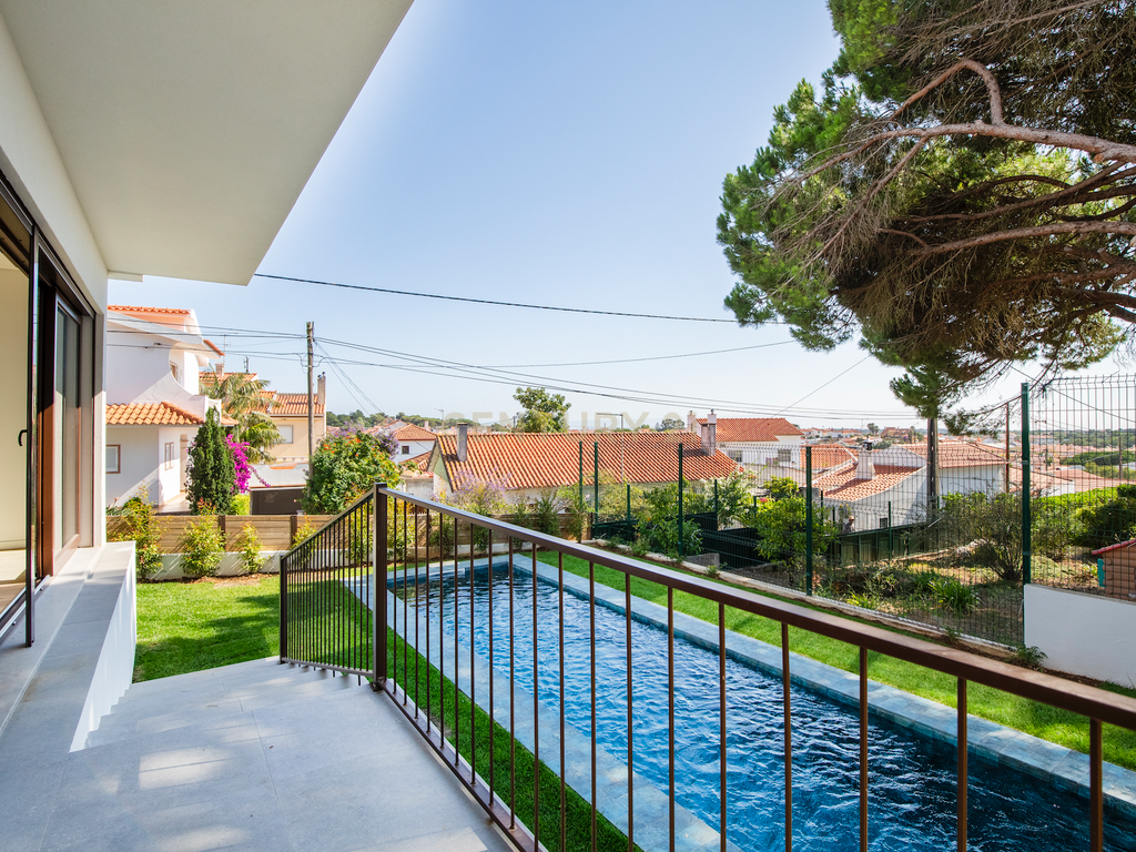 Moradia T3+1 em Murches | Lote 340m² | Piscina | Jardim | Garagem - Image 3