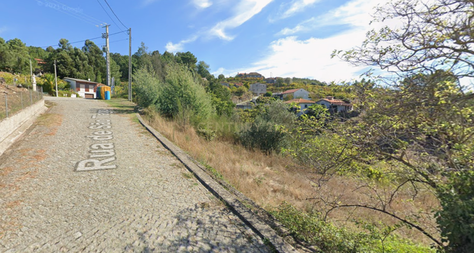 Lote de Terreno com Licença de Construção e Projeto Aprovado em Baião - Image 2