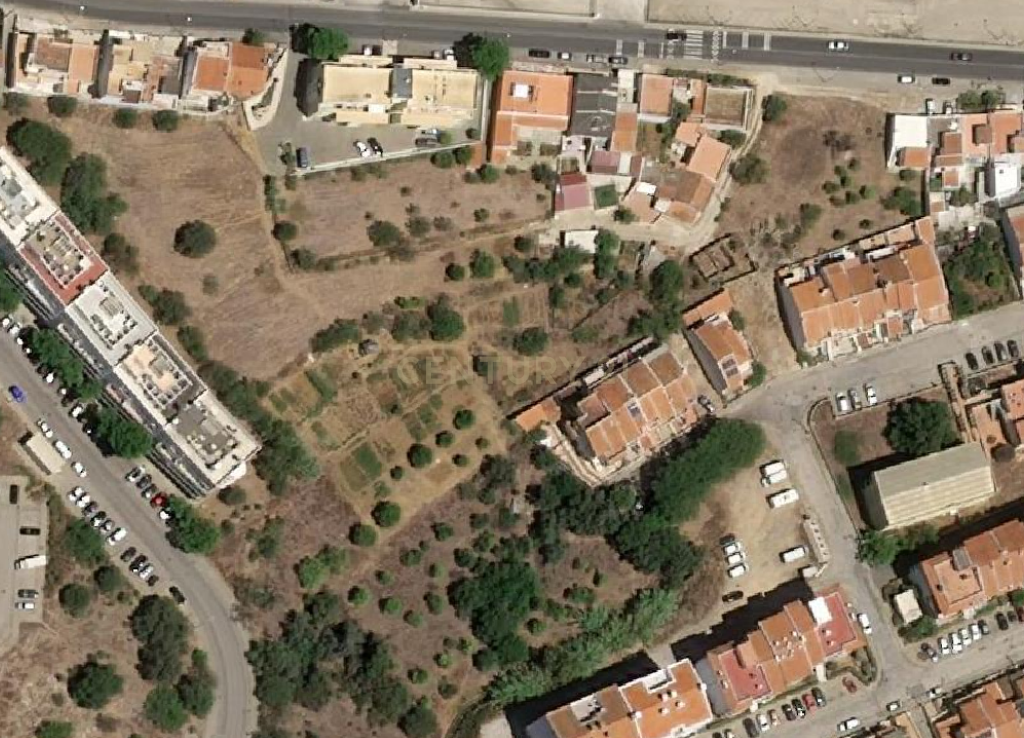 Moradia com 3400m de terreno em Portimão. - Image 2