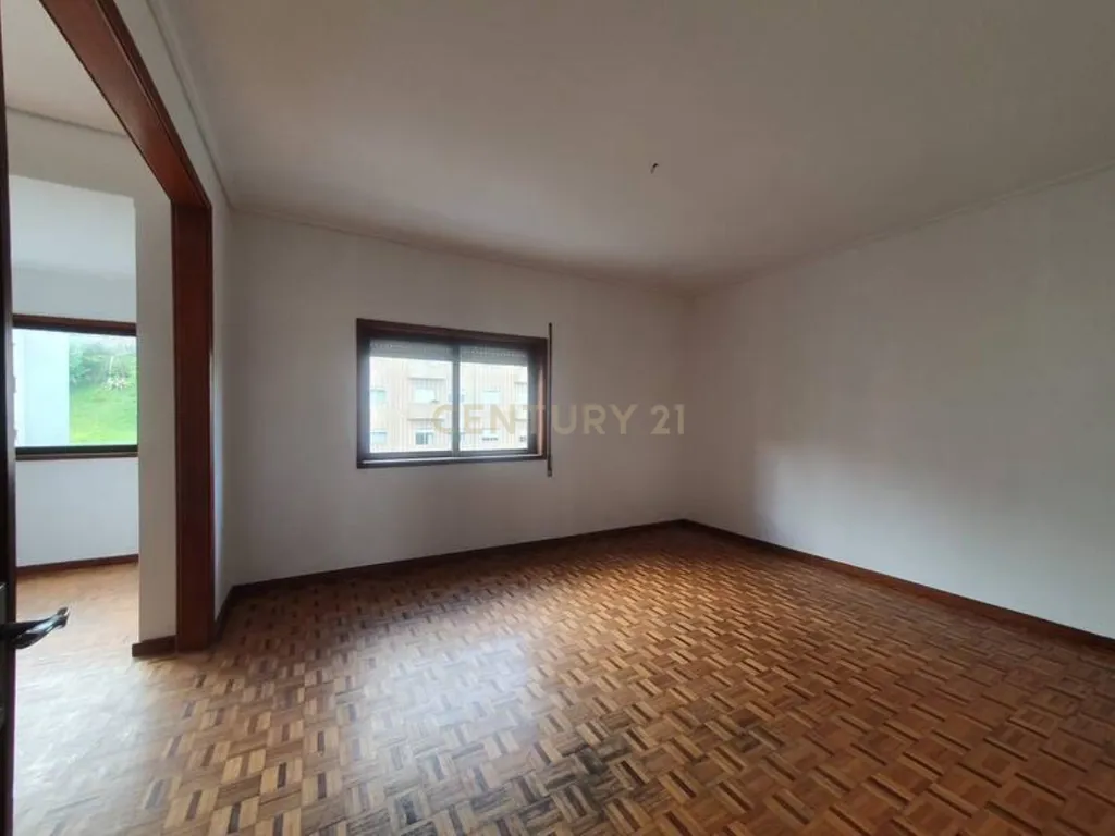 Apartamento T4 com Garagem Box à Venda em Guimarães – Rua São Gonçalo, Creixomil - Image 5