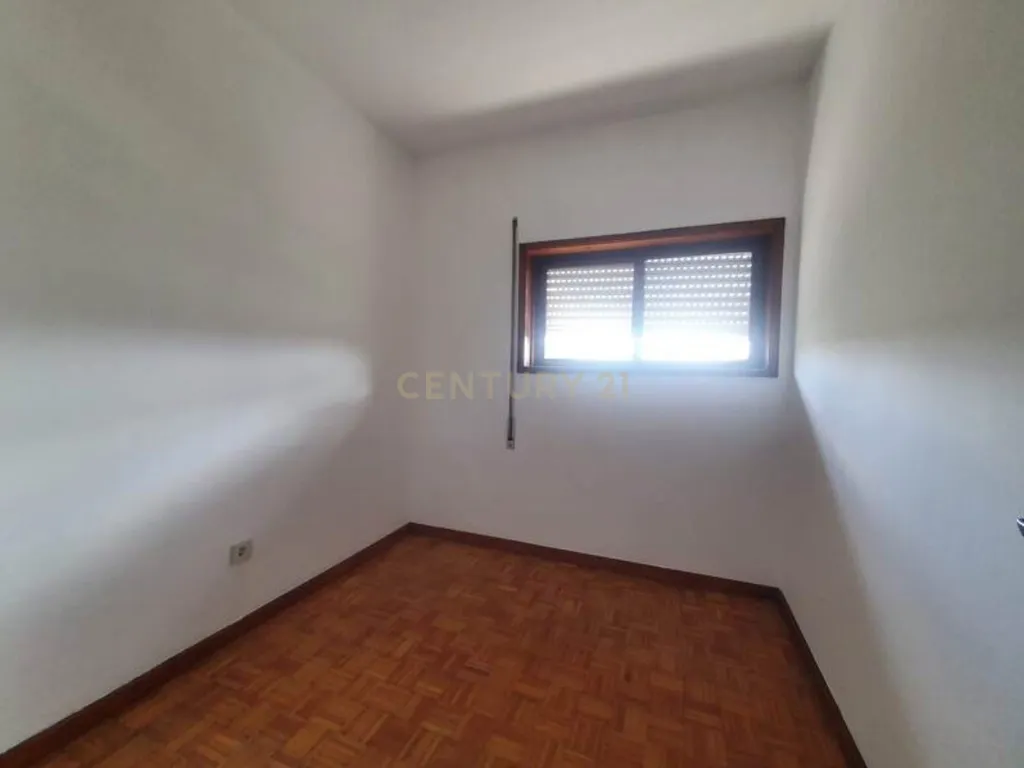 Apartamento T4 com Garagem Box à Venda em Guimarães – Rua São Gonçalo, Creixomil - Image 8