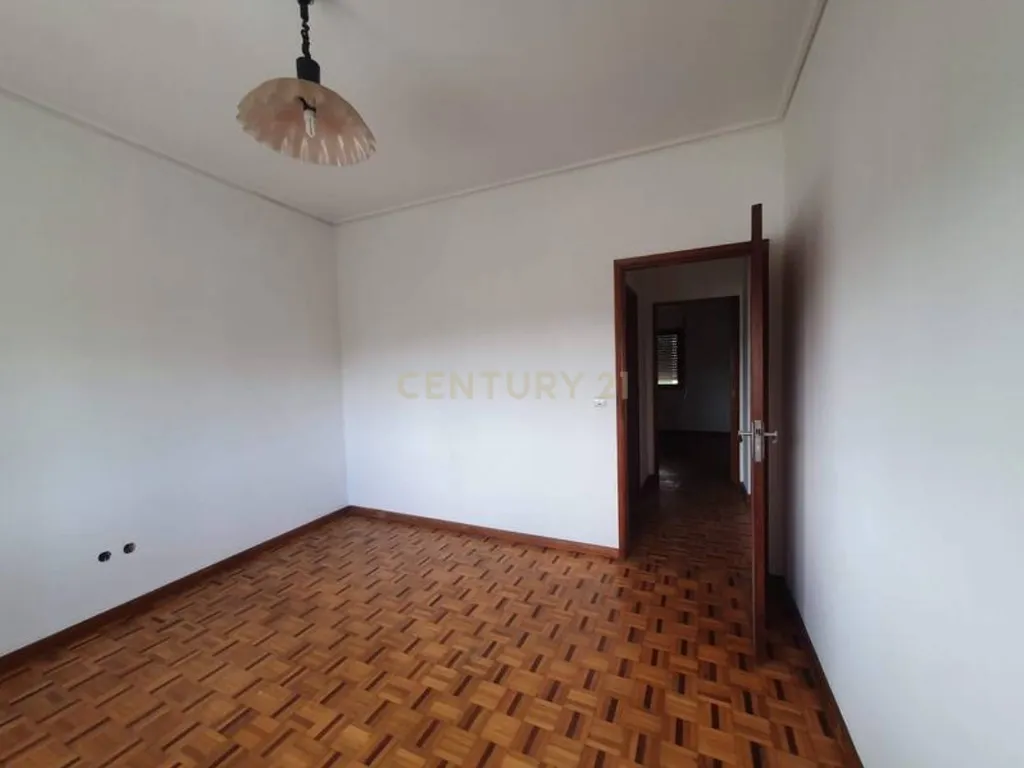 Apartamento T4 com Garagem Box à Venda em Guimarães – Rua São Gonçalo, Creixomil - Image 10