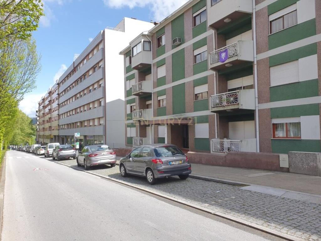 Apartamento T4 com Garagem Box à Venda em Guimarães – Rua São Gonçalo, Creixomil - Image 19